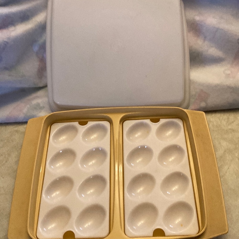 Tupperware Deviled Egg Container